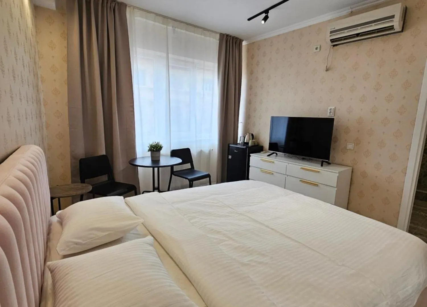 Touristic Center Jean Louis Calderon 28 Street Apartment Bucharest