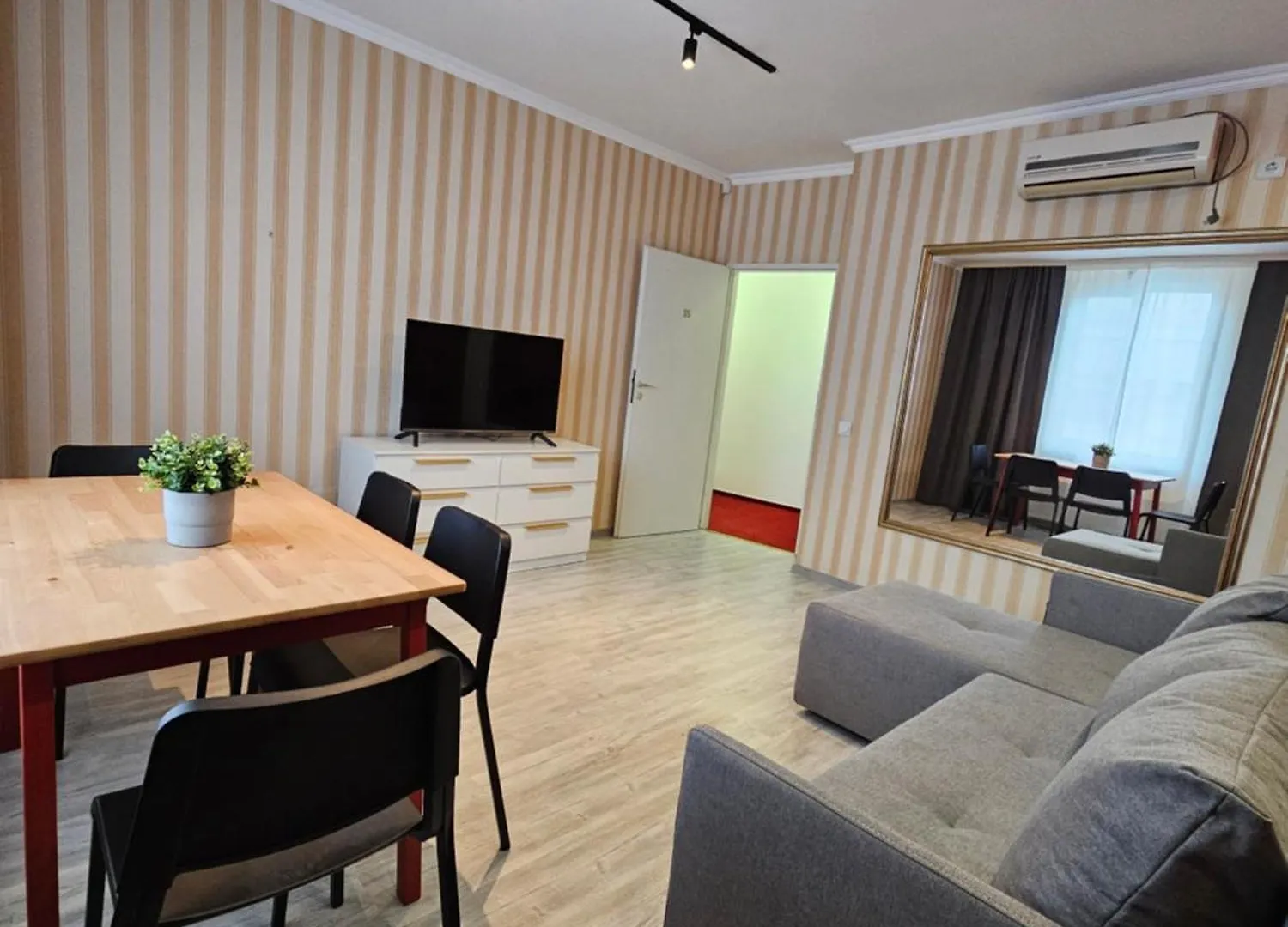 Touristic Center Jean Louis Calderon 28 Street Apartment Bucharest