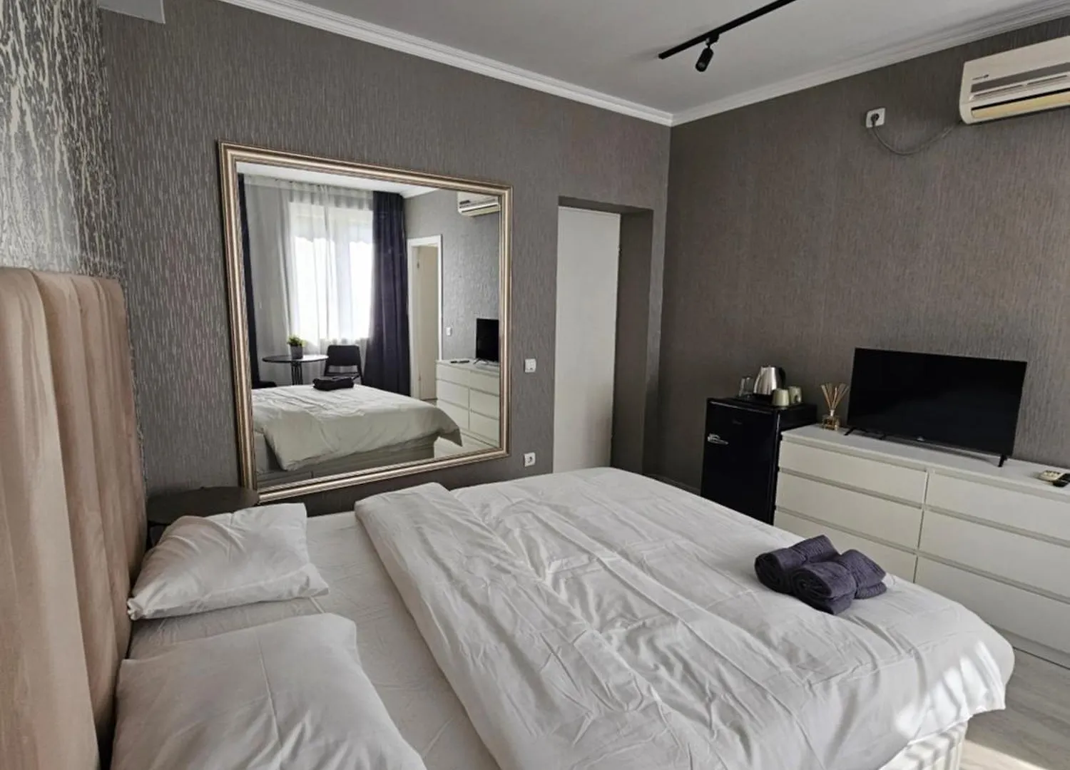 Touristic Center Jean Louis Calderon 28 Street Apartment Bucharest Romania