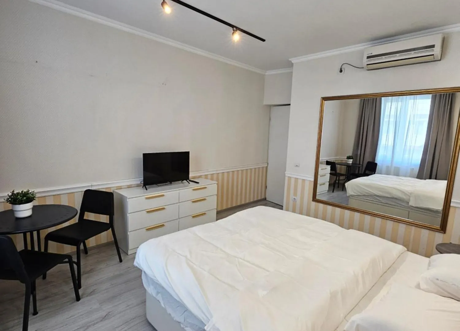 Touristic Center Jean Louis Calderon 28 Street Apartment Bucharest