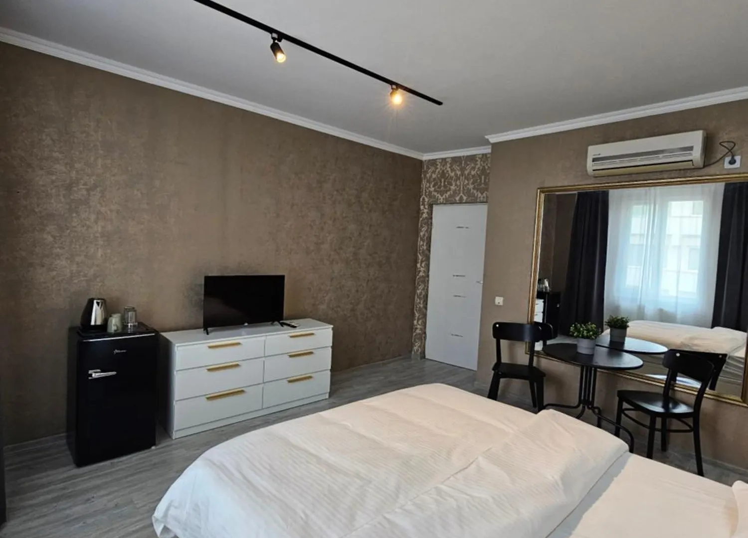 Touristic Center Jean Louis Calderon 28 Street Apartment Bucharest 0*,  Romania