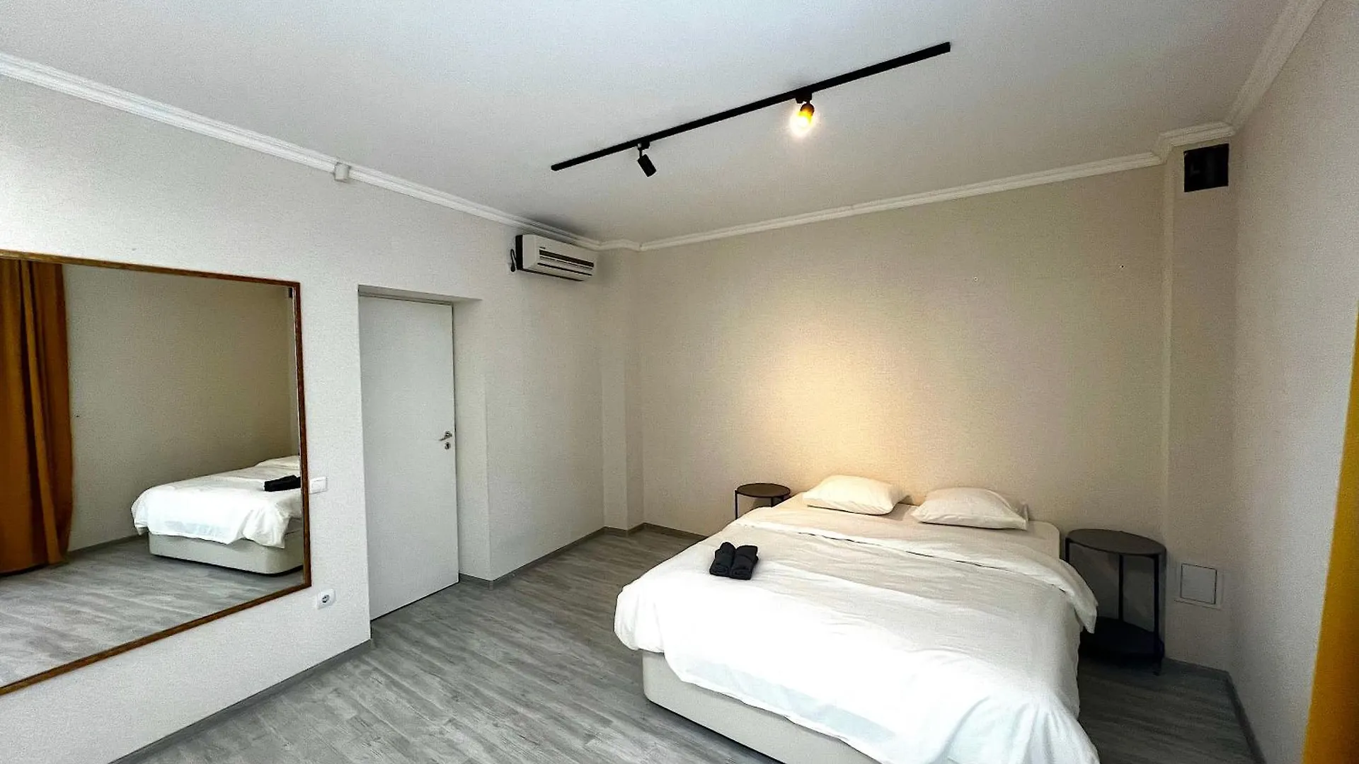Touristic Center Jean Louis Calderon 28 Street Apartment Bucharest